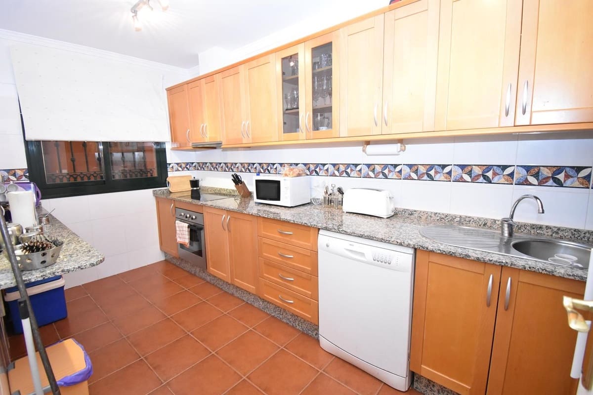 2 soveværelse Lejlighed til salg i Elviria med swimmingpool garage - € 339.000 (Ref: 9272344)