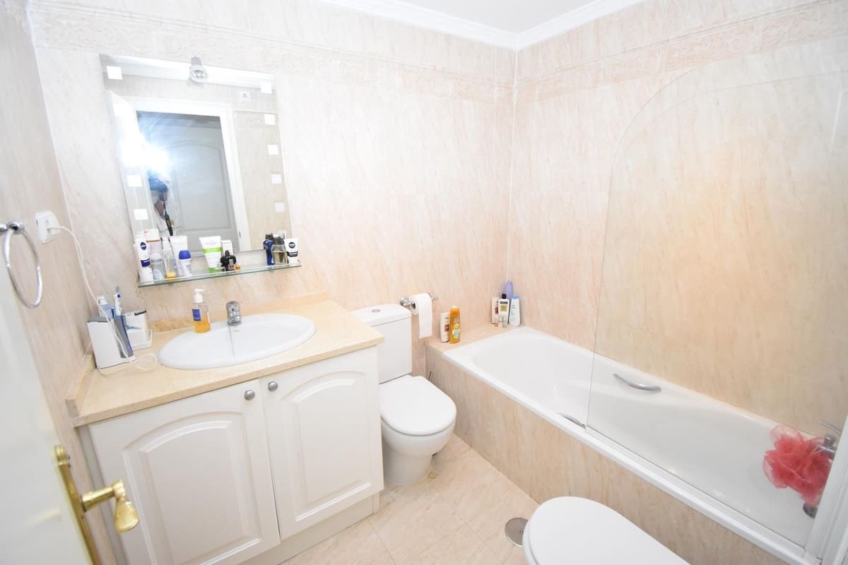 2 bedroom Apartment for sale in Elviria with pool garage - € 339,000 (Ref: 9272344)