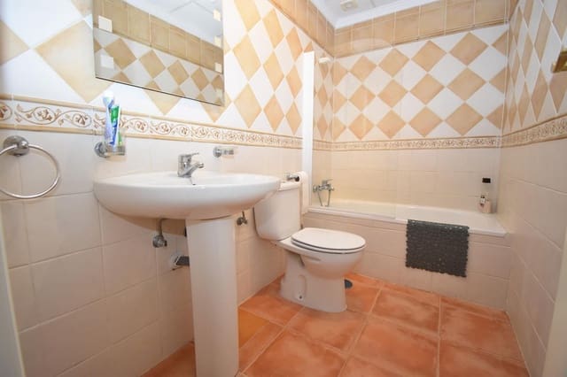 2 soveværelse Lejlighed til salg i Elviria, Marbella med swimmingpool garage - € 339.000 (Ref: 9272344)