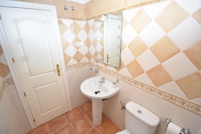 2 soveværelse Lejlighed til salg i Elviria, Marbella med swimmingpool garage - € 339.000 (Ref: 9272344)