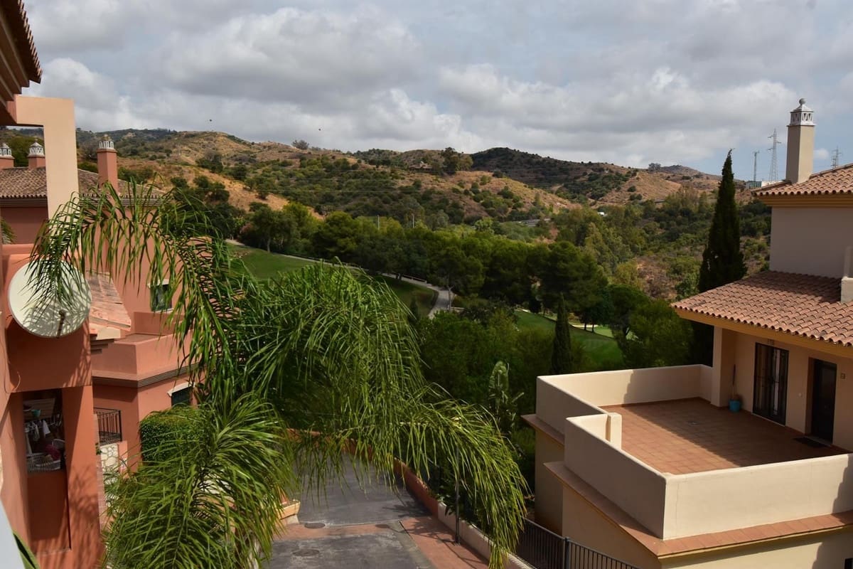 2 bedroom Apartment for sale in Elviria with pool garage - € 339,000 (Ref: 9272344)