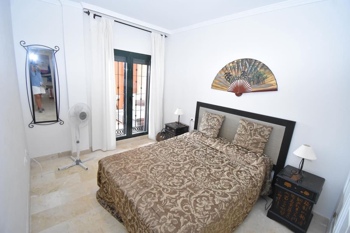 2 bedroom Apartment for sale in Elviria with pool garage - € 339,000 (Ref: 9272344)