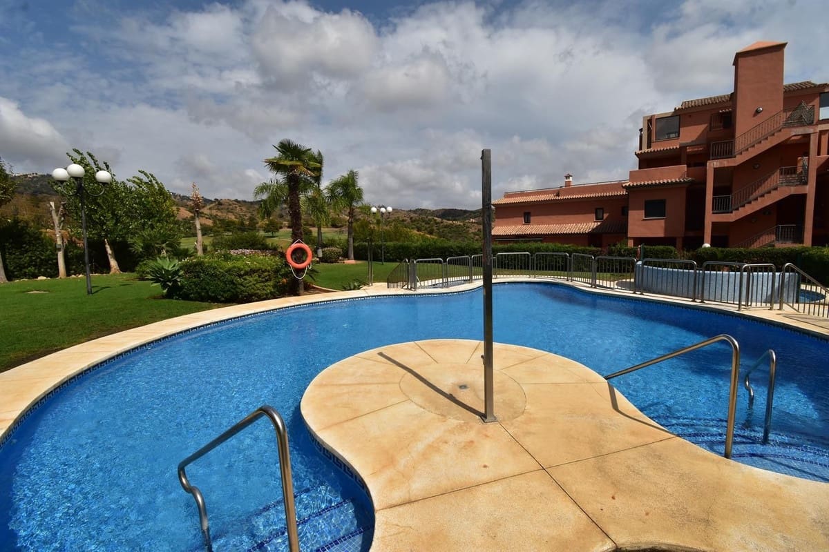 2 bedroom Apartment for sale in Elviria with pool garage - € 339,000 (Ref: 9272344)