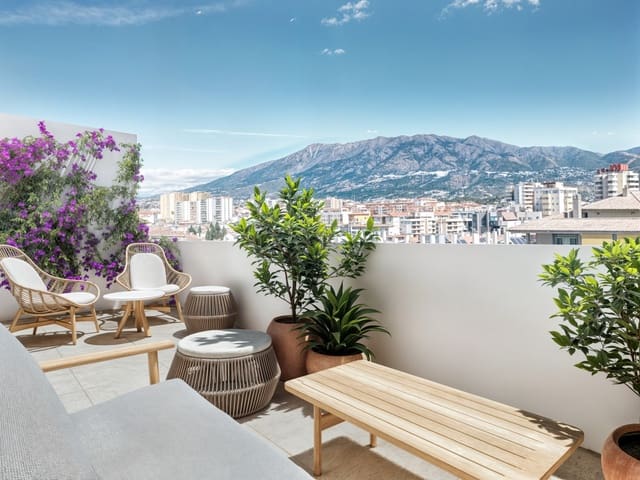 2 makuuhuone Huoneisto myytävänä paikassa Zona Puerto Deportivo, Fuengirola mukana uima-altaan - 565 000 € (Ref: 9272345)