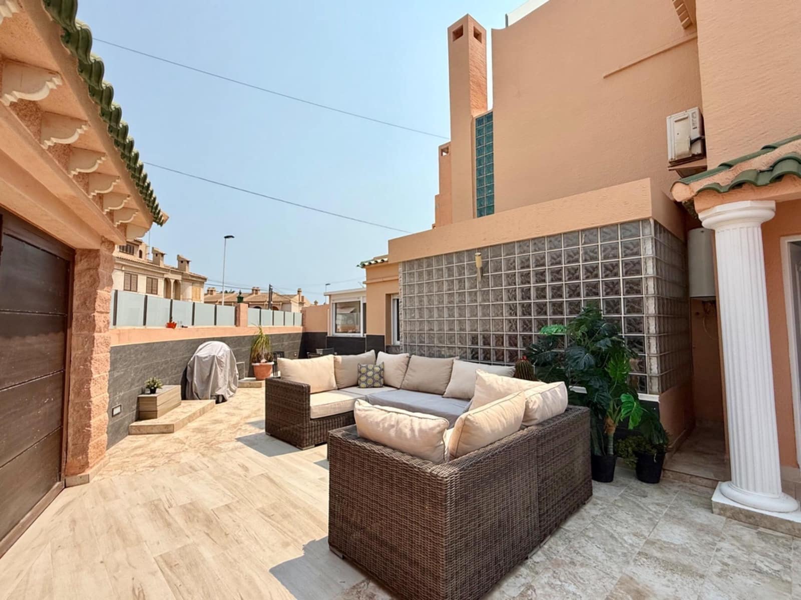 5 bedroom Villa for sale in Torrevieja with pool - € 309,000 (Ref: 9272355)