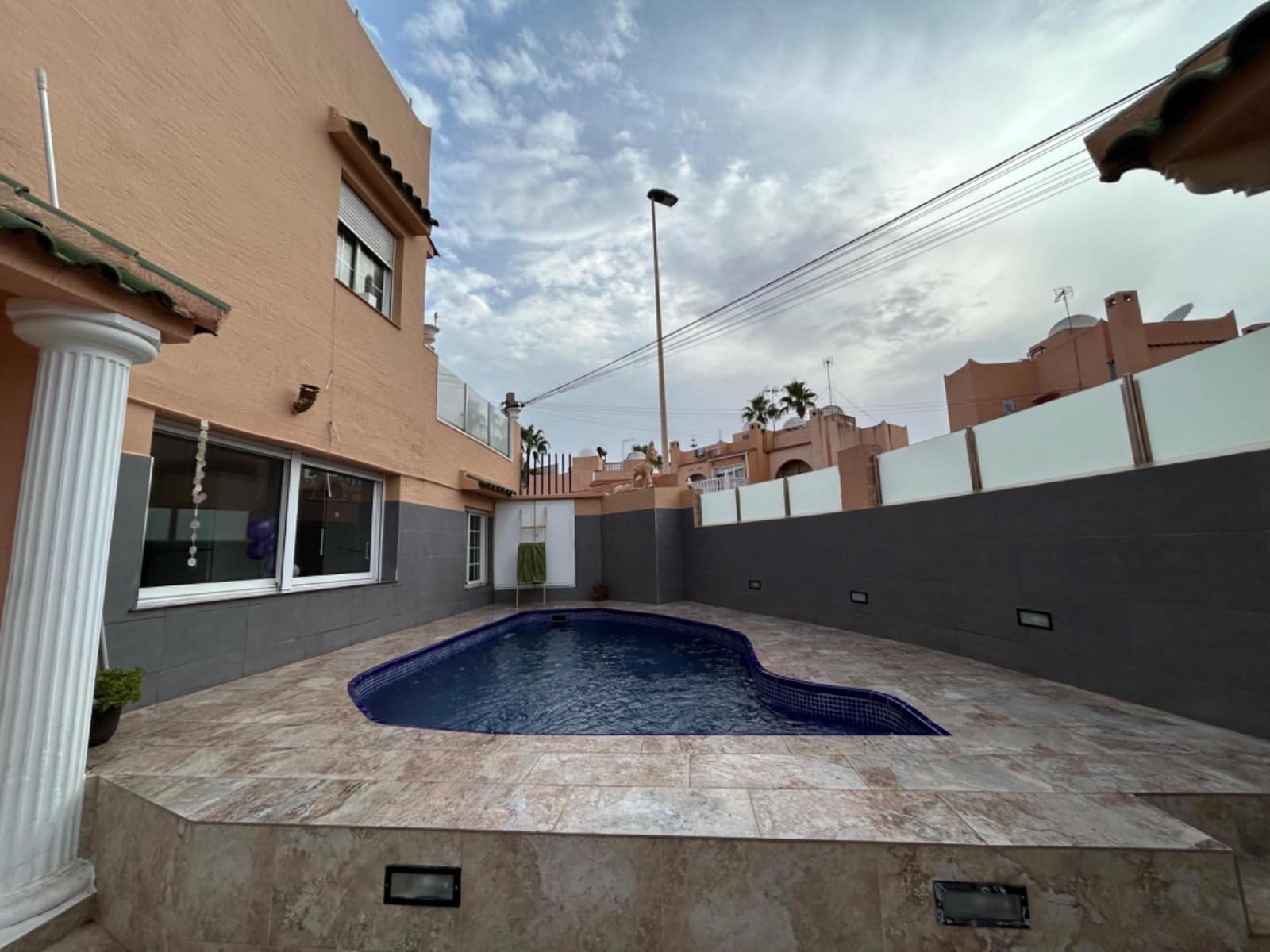 5 bedroom Villa for sale in Torrevieja with pool - € 309,000 (Ref: 9272355)