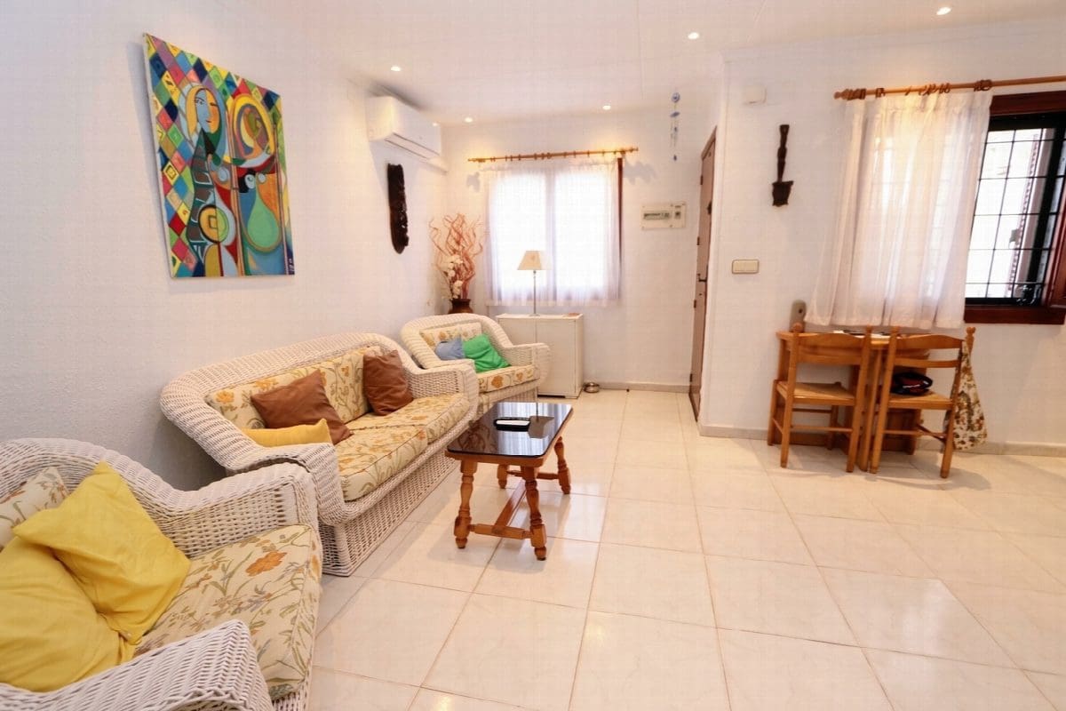 3 bedroom Villa for sale in Pilar de la Horadada - € 269,000 (Ref: 9272357)