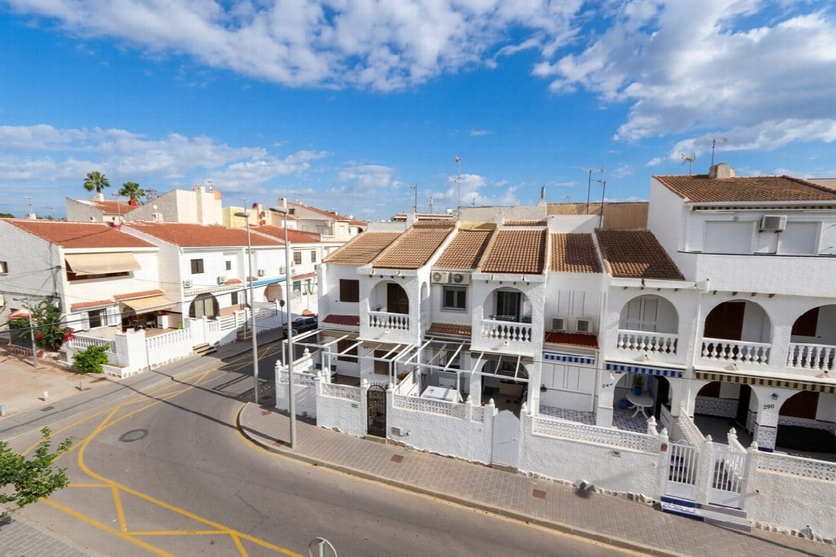 3 bedroom Villa for sale in Pilar de la Horadada - € 269,000 (Ref: 9272357)
