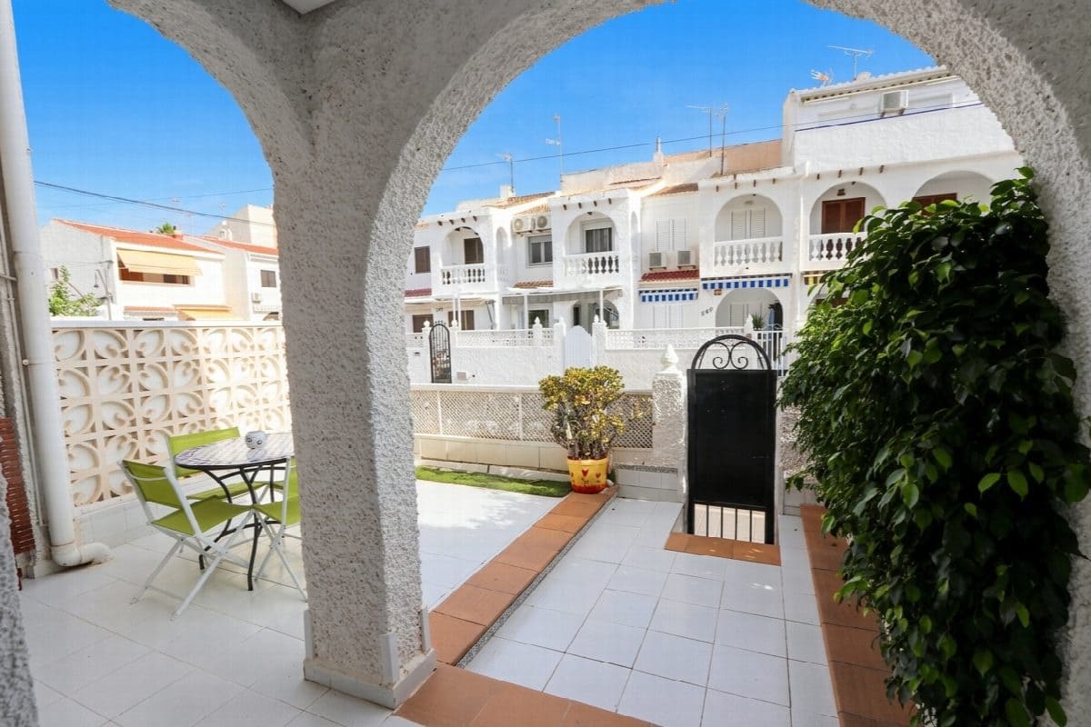 3 bedroom Villa for sale in Pilar de la Horadada - € 269,000 (Ref: 9272357)