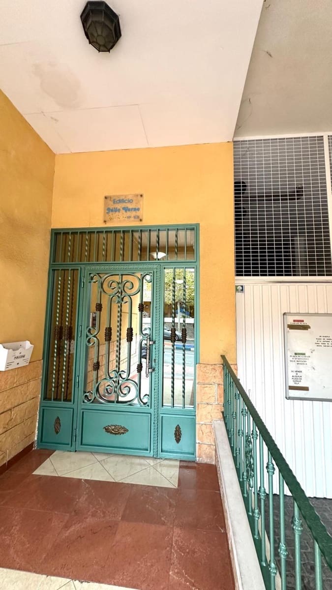 2 makuuhuone Huoneisto myytävänä paikassa Torrevieja mukana uima-altaan - 165 000 € (Ref: 9276202)