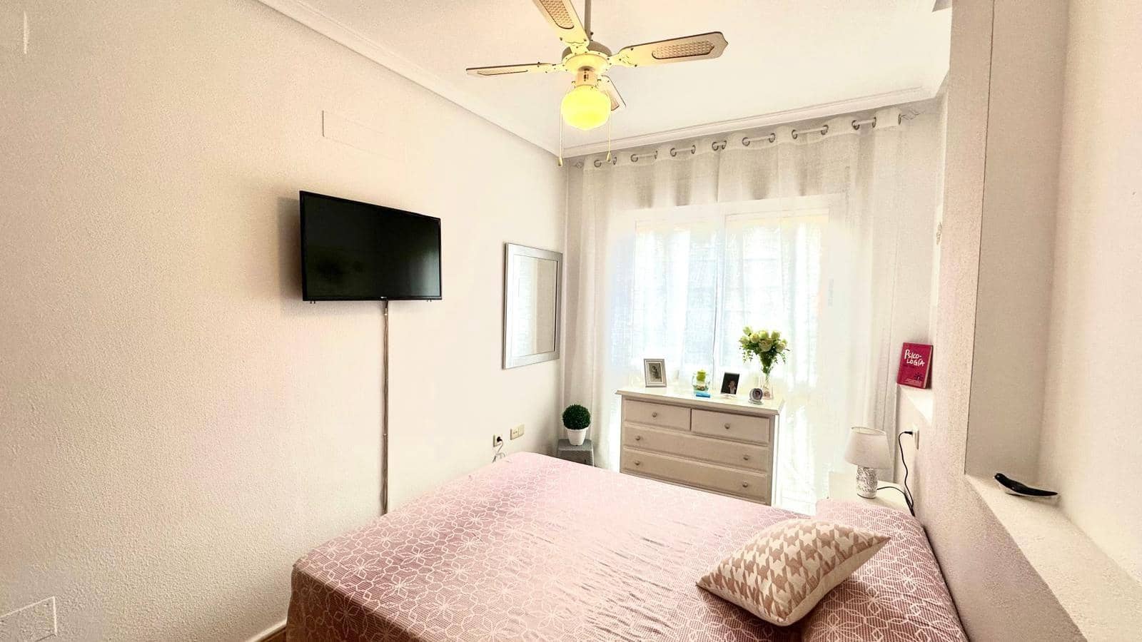 2 makuuhuone Huoneisto myytävänä paikassa Torrevieja mukana uima-altaan - 165 000 € (Ref: 9276202)