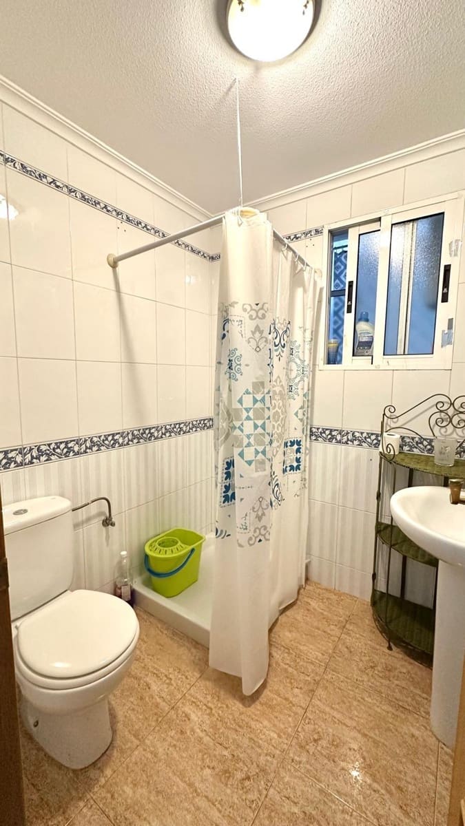 2 makuuhuone Huoneisto myytävänä paikassa Torrevieja mukana uima-altaan - 165 000 € (Ref: 9276202)