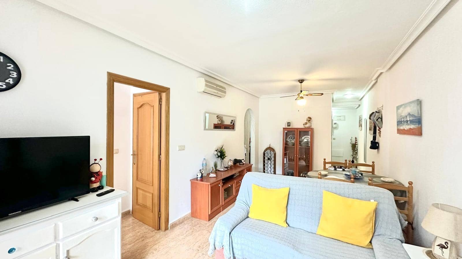 2 makuuhuone Huoneisto myytävänä paikassa Torrevieja mukana uima-altaan - 165 000 € (Ref: 9276202)