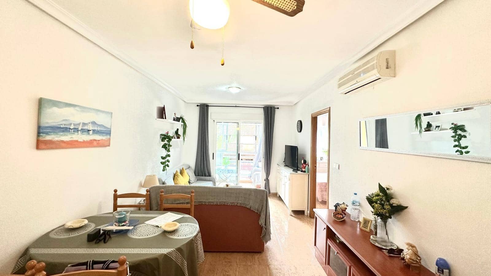 2 makuuhuone Huoneisto myytävänä paikassa Torrevieja mukana uima-altaan - 165 000 € (Ref: 9276202)