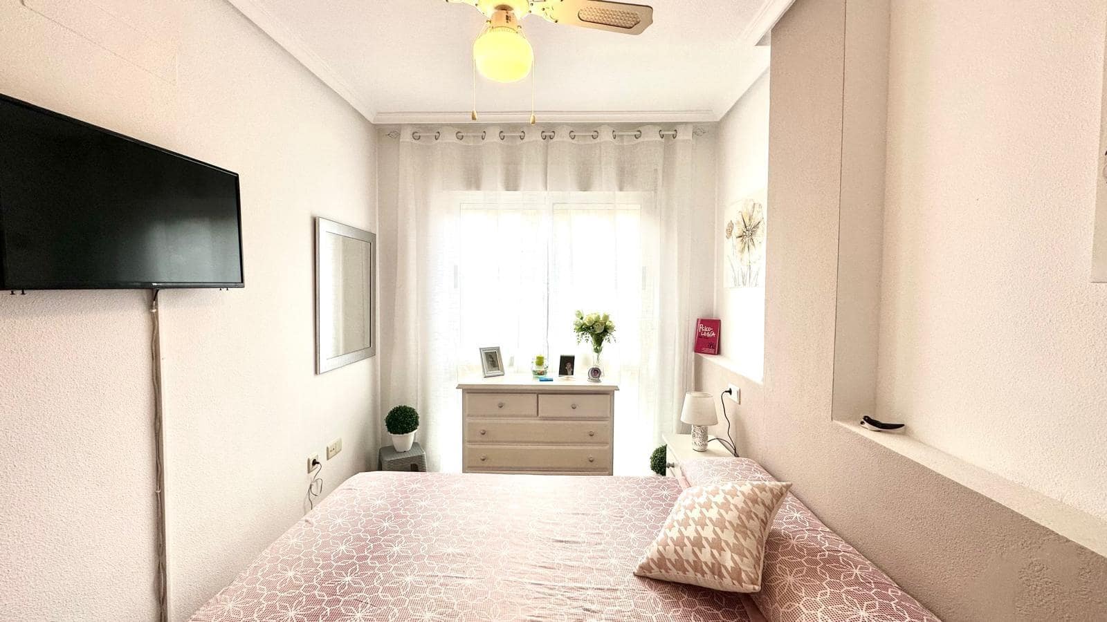 2 makuuhuone Huoneisto myytävänä paikassa Torrevieja mukana uima-altaan - 165 000 € (Ref: 9276202)