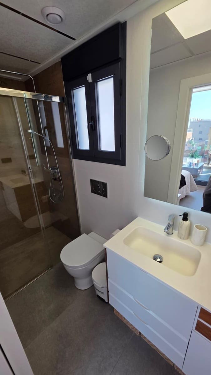 3 makuuhuone Omakotitalo myytävänä paikassa Guardamar del Segura mukana uima-altaan - 449 000 € (Ref: 9276203)