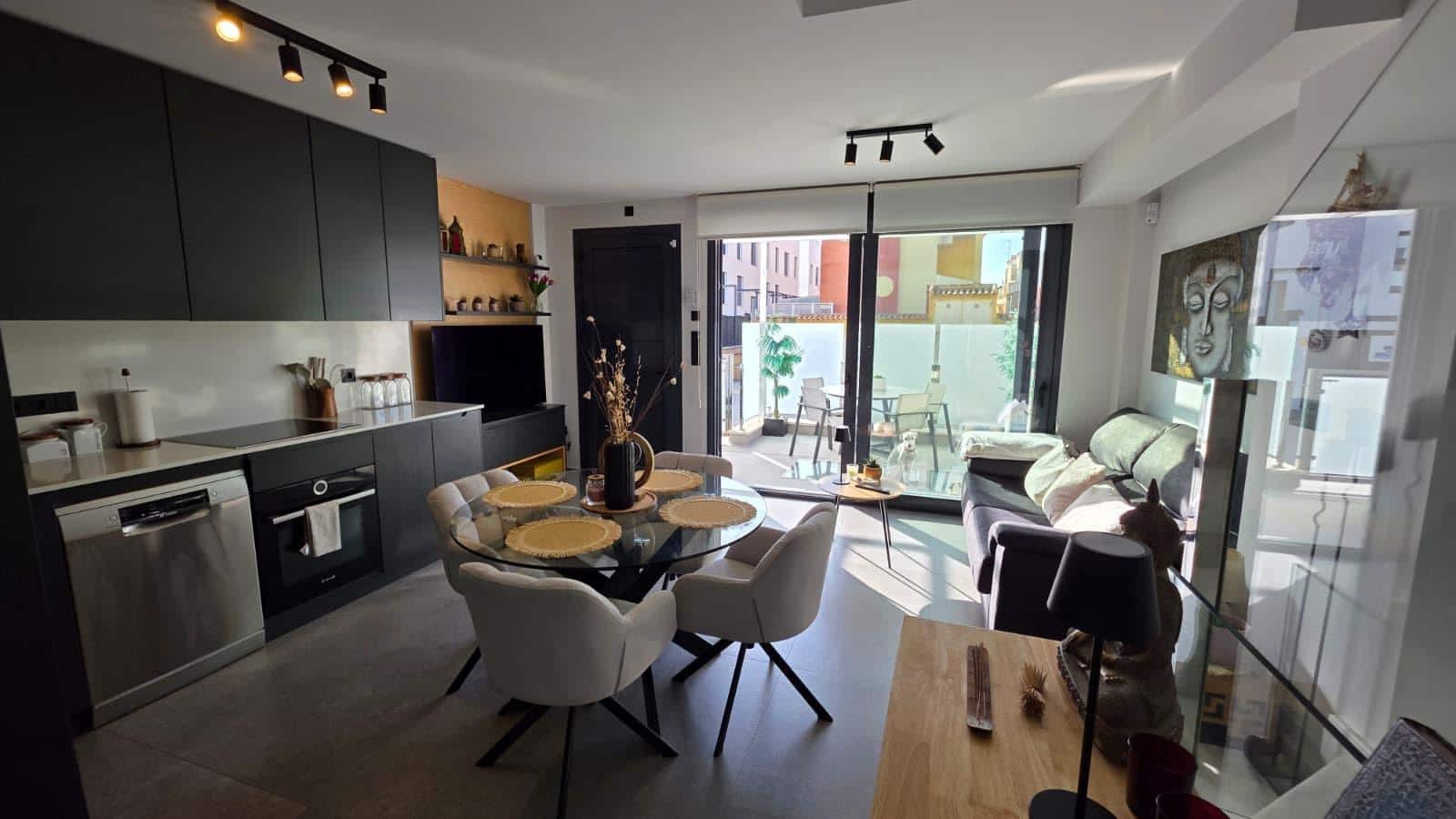 3 makuuhuone Omakotitalo myytävänä paikassa Guardamar del Segura mukana uima-altaan - 449 000 € (Ref: 9276203)