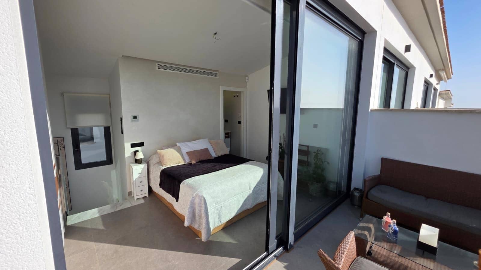 3 makuuhuone Omakotitalo myytävänä paikassa Guardamar del Segura mukana uima-altaan - 449 000 € (Ref: 9276203)