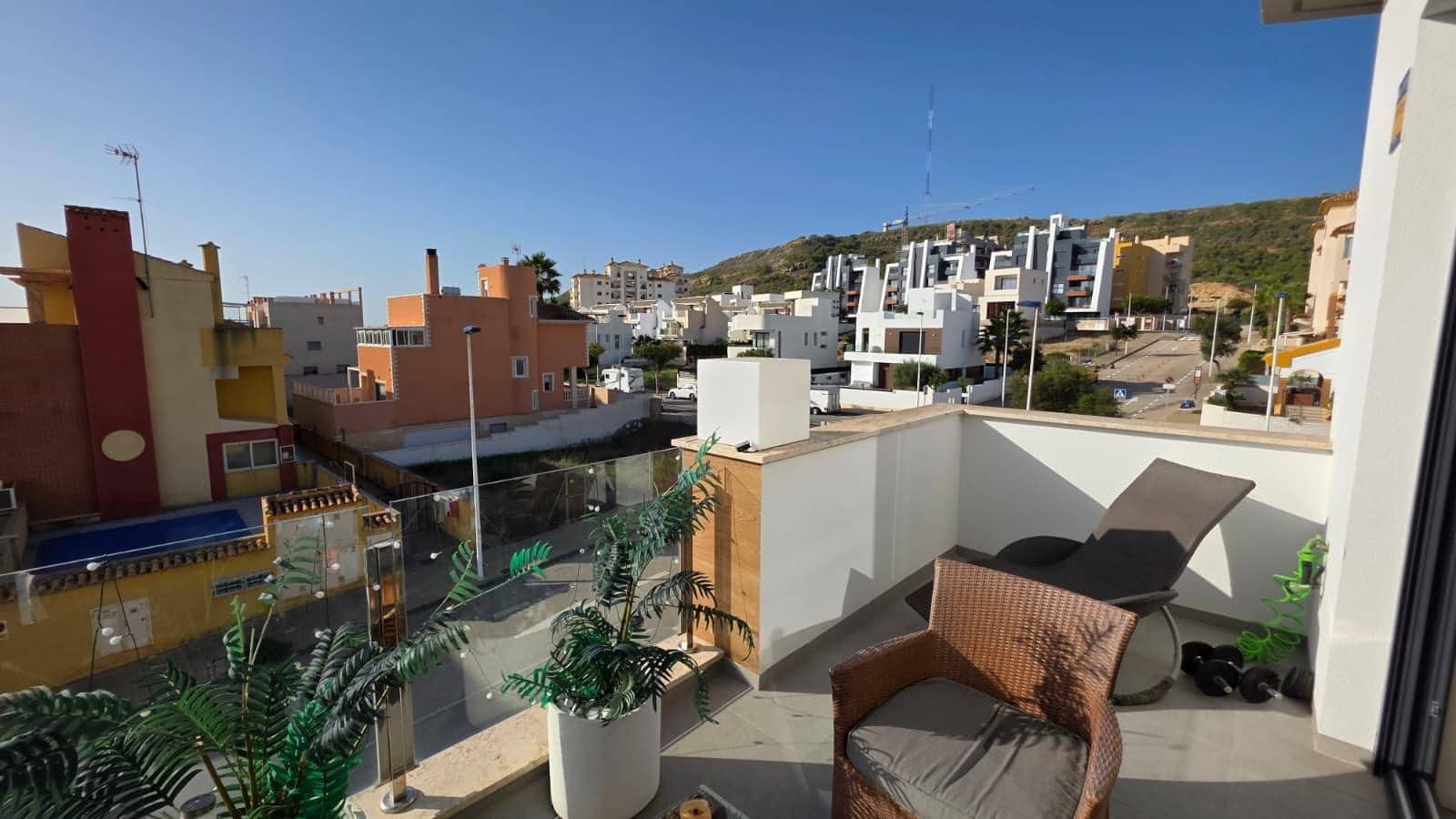 3 makuuhuone Omakotitalo myytävänä paikassa Guardamar del Segura mukana uima-altaan - 449 000 € (Ref: 9276203)