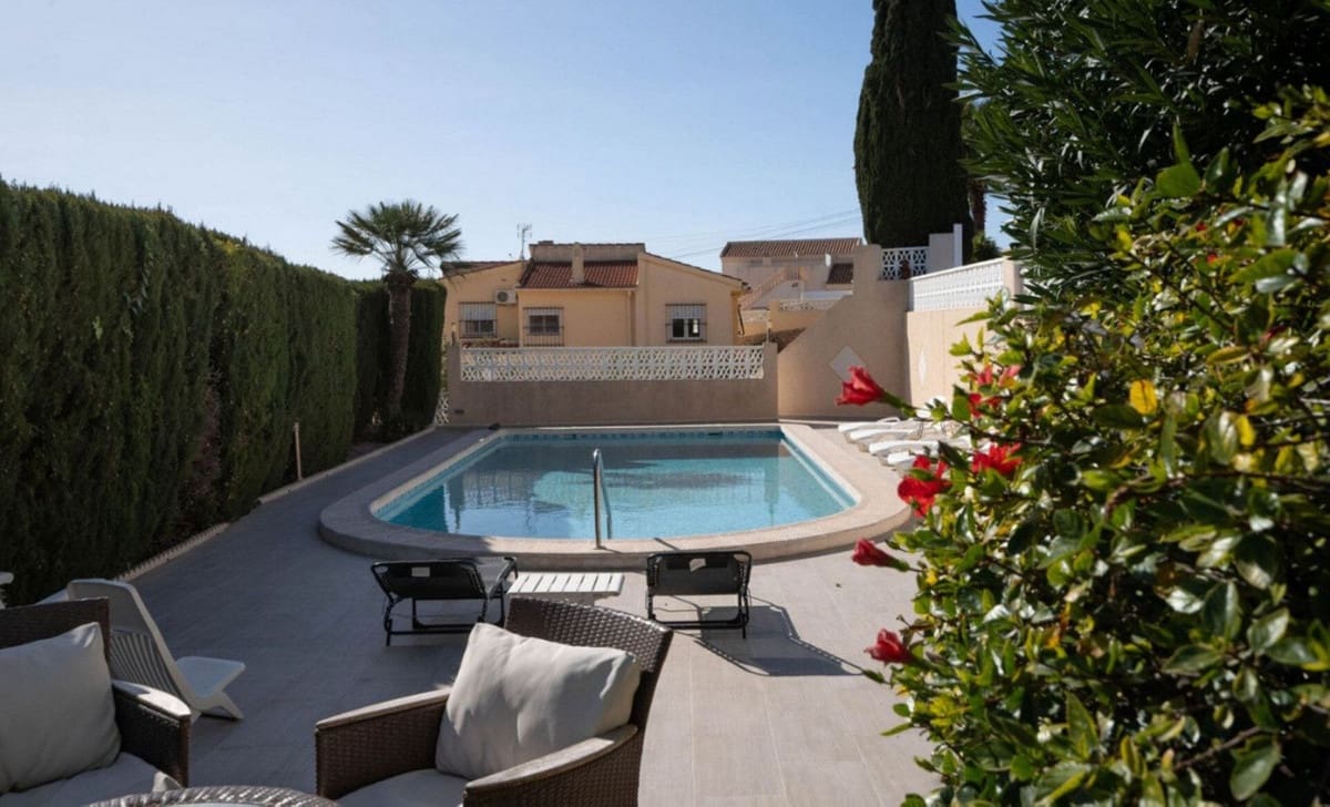 5 bedroom Villa for sale in Ciudad Quesada with pool garage - € 695,000 (Ref: 9276216)