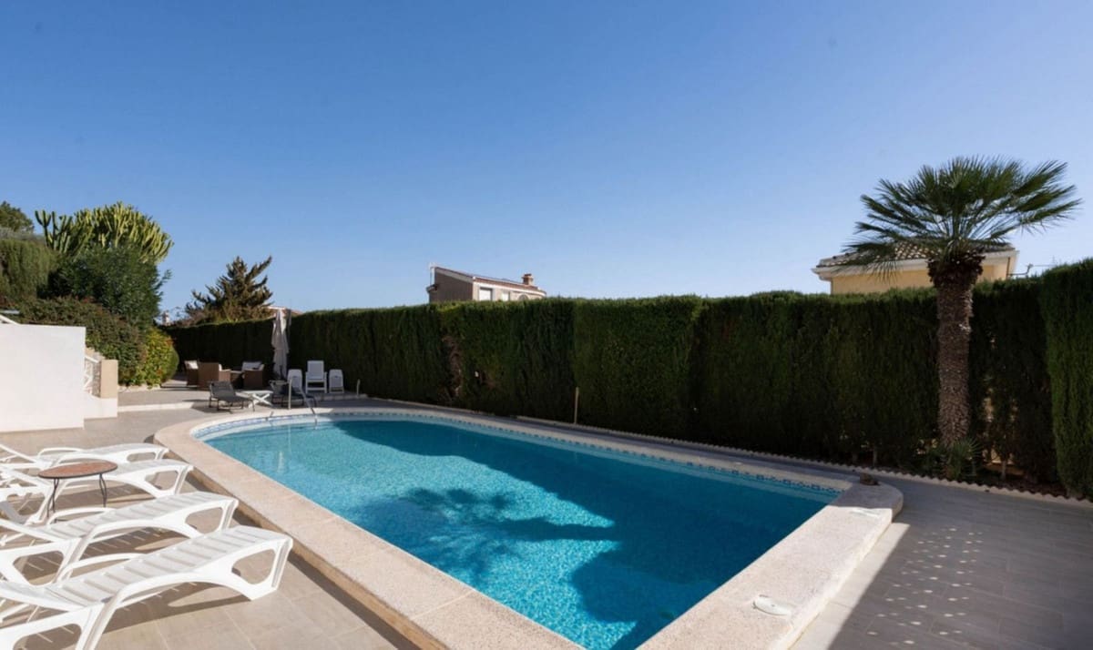 5 bedroom Villa for sale in Ciudad Quesada with pool garage - € 695,000 (Ref: 9276216)