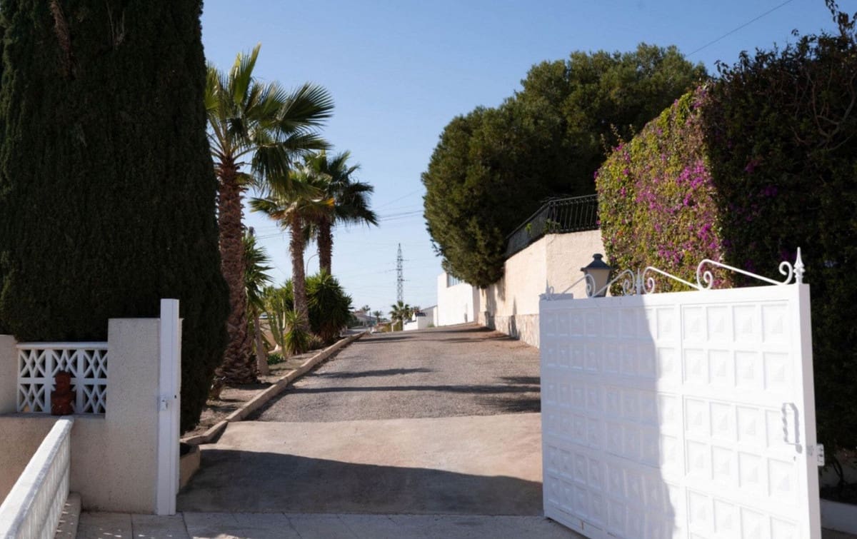 5 bedroom Villa for sale in Ciudad Quesada with pool garage - € 695,000 (Ref: 9276216)