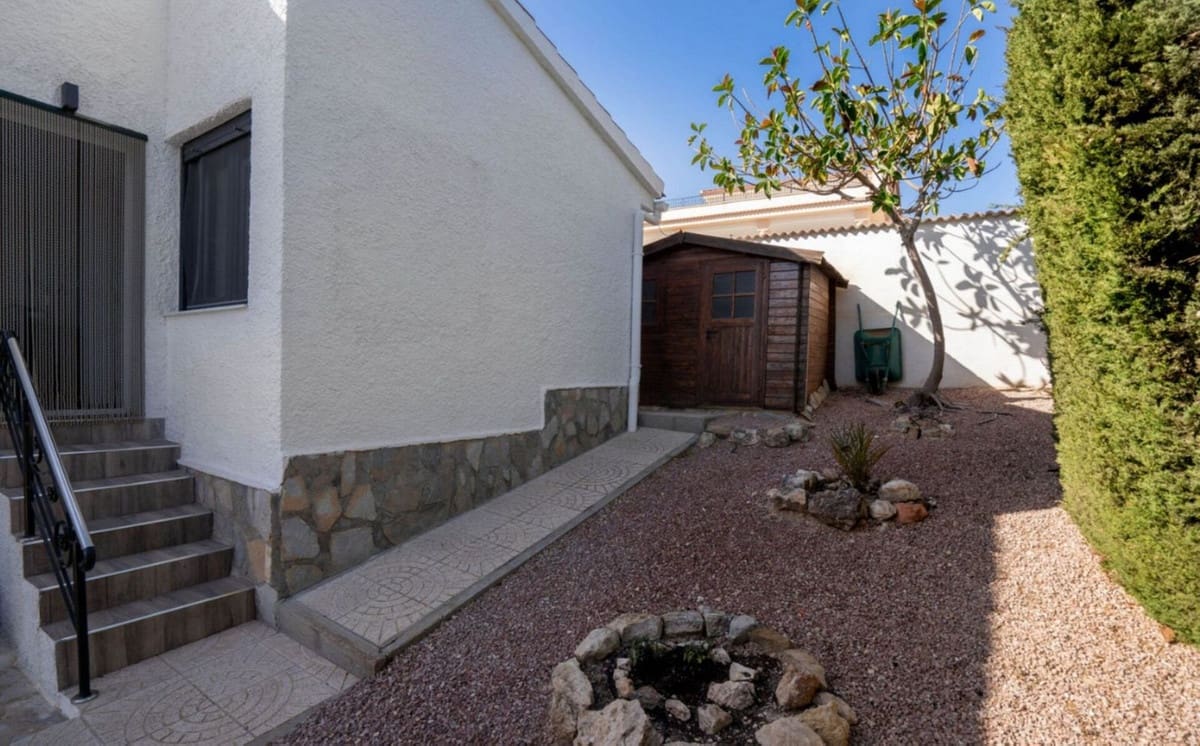 5 bedroom Villa for sale in Ciudad Quesada with pool garage - € 695,000 (Ref: 9276216)