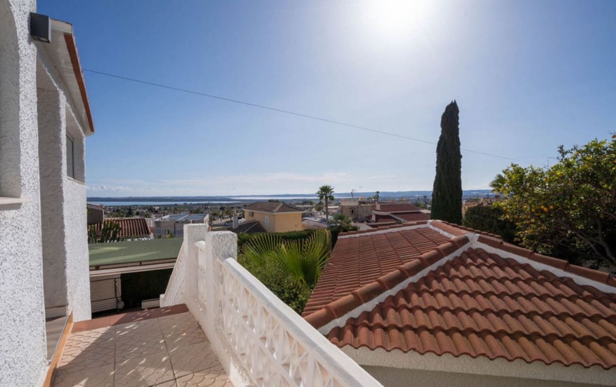 5 bedroom Villa for sale in Ciudad Quesada with pool garage - € 695,000 (Ref: 9276216)