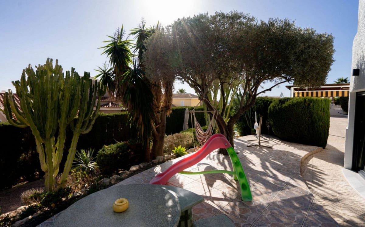 5 bedroom Villa for sale in Ciudad Quesada with pool garage - € 695,000 (Ref: 9276216)