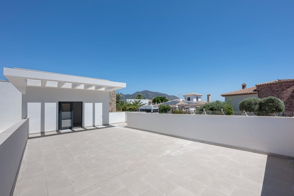 5 bedroom Villa for sale in El Coto with pool - € 1,400,000 (Ref: 9291290)