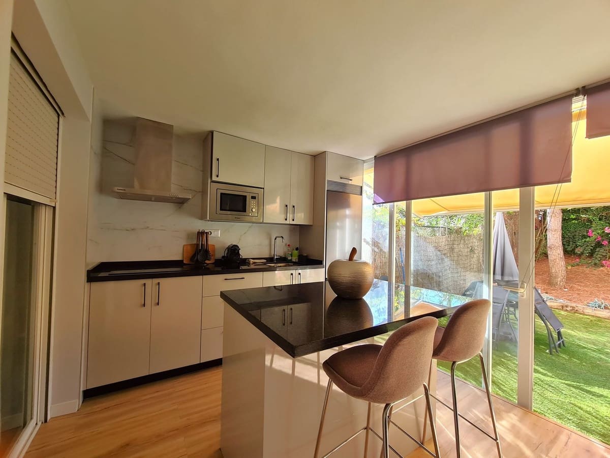 Apartamento de 2 habitaciones en Calahonda en venta - 295.000 € (Ref: 9291295)