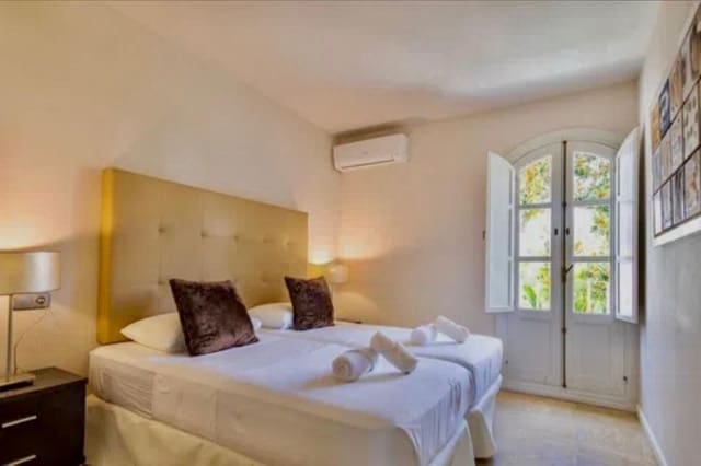 5 chambre Villa/Maison Semi-Mitoyenne à vendre à Marbella avec piscine - 720 000 € (Ref: 9300931)