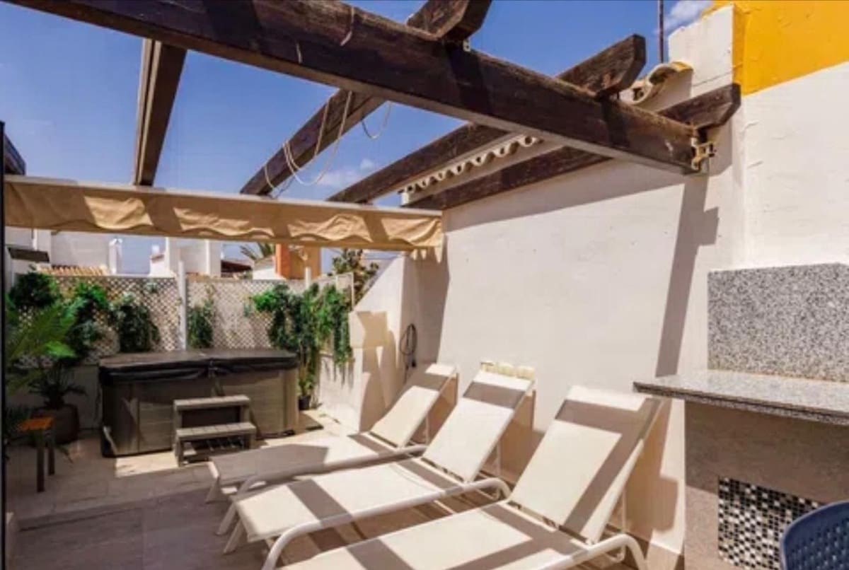 5 soveværelse Semi-Rækkehus til salg i Marbella med swimmingpool - € 720.000 (Ref: 9300931)