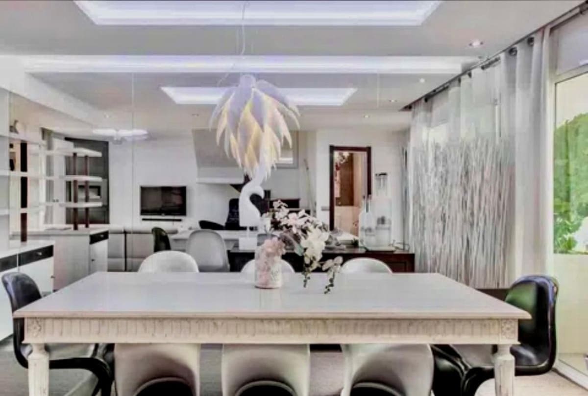 5 soveværelse Semi-Rækkehus til salg i Marbella med swimmingpool - € 720.000 (Ref: 9300931)