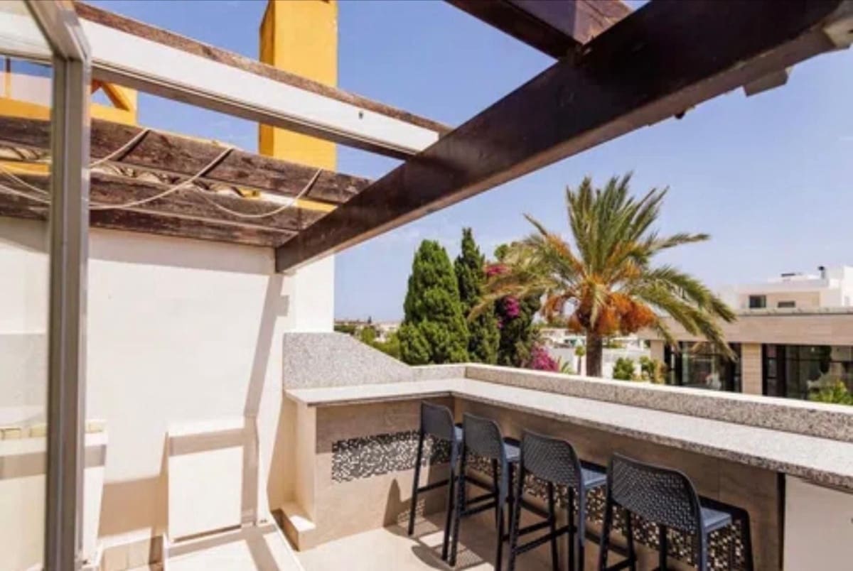 5 soveværelse Semi-Rækkehus til salg i Marbella med swimmingpool - € 720.000 (Ref: 9300931)