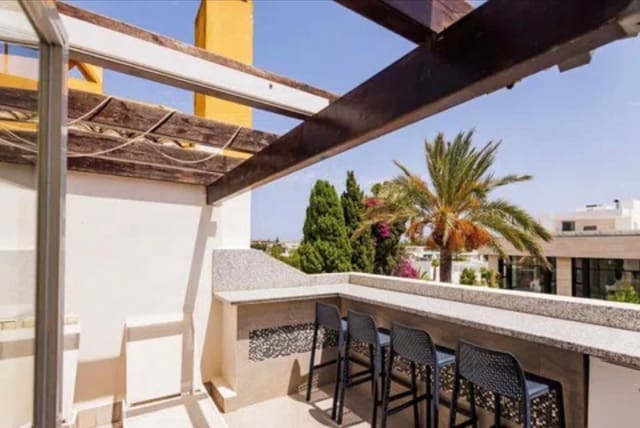 5 chambre Villa/Maison Semi-Mitoyenne à vendre à Marbella avec piscine - 720 000 € (Ref: 9300931)