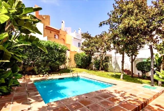 5 chambre Villa/Maison Semi-Mitoyenne à vendre à Marbella avec piscine - 720 000 € (Ref: 9300931)