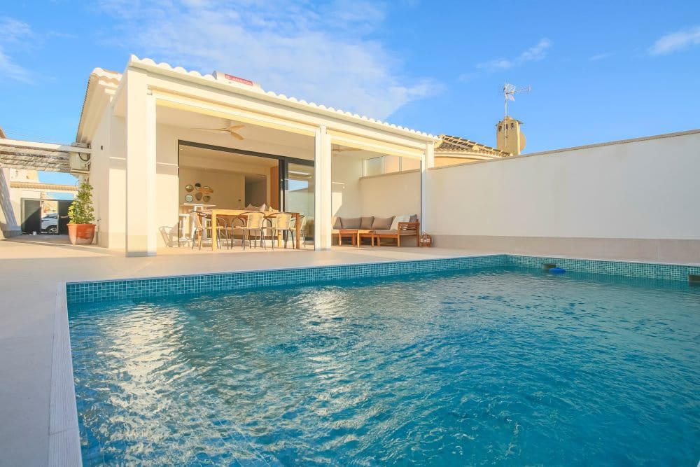 3 slaapkamer Halfvrijstaande villa te koop in Torrevieja - € 499.000 (Ref: 9308417)