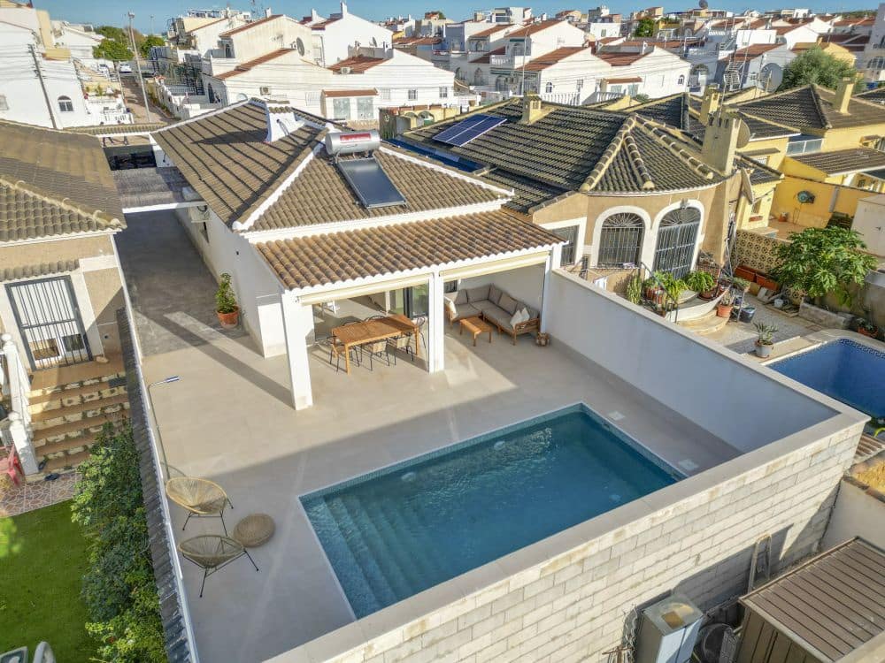 3 slaapkamer Halfvrijstaande villa te koop in Torrevieja - € 499.000 (Ref: 9308417)
