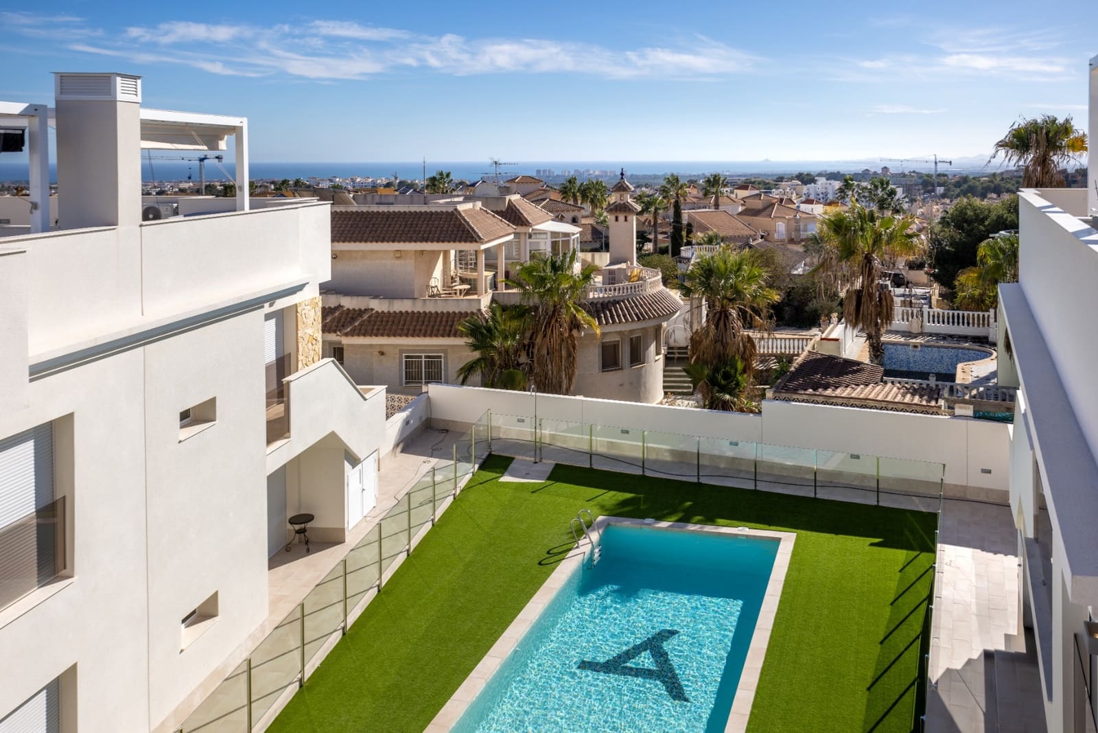 Apartamento de 2 habitaciones en Orihuela Costa en venta con piscina - 299.500 € (Ref: 9308421)