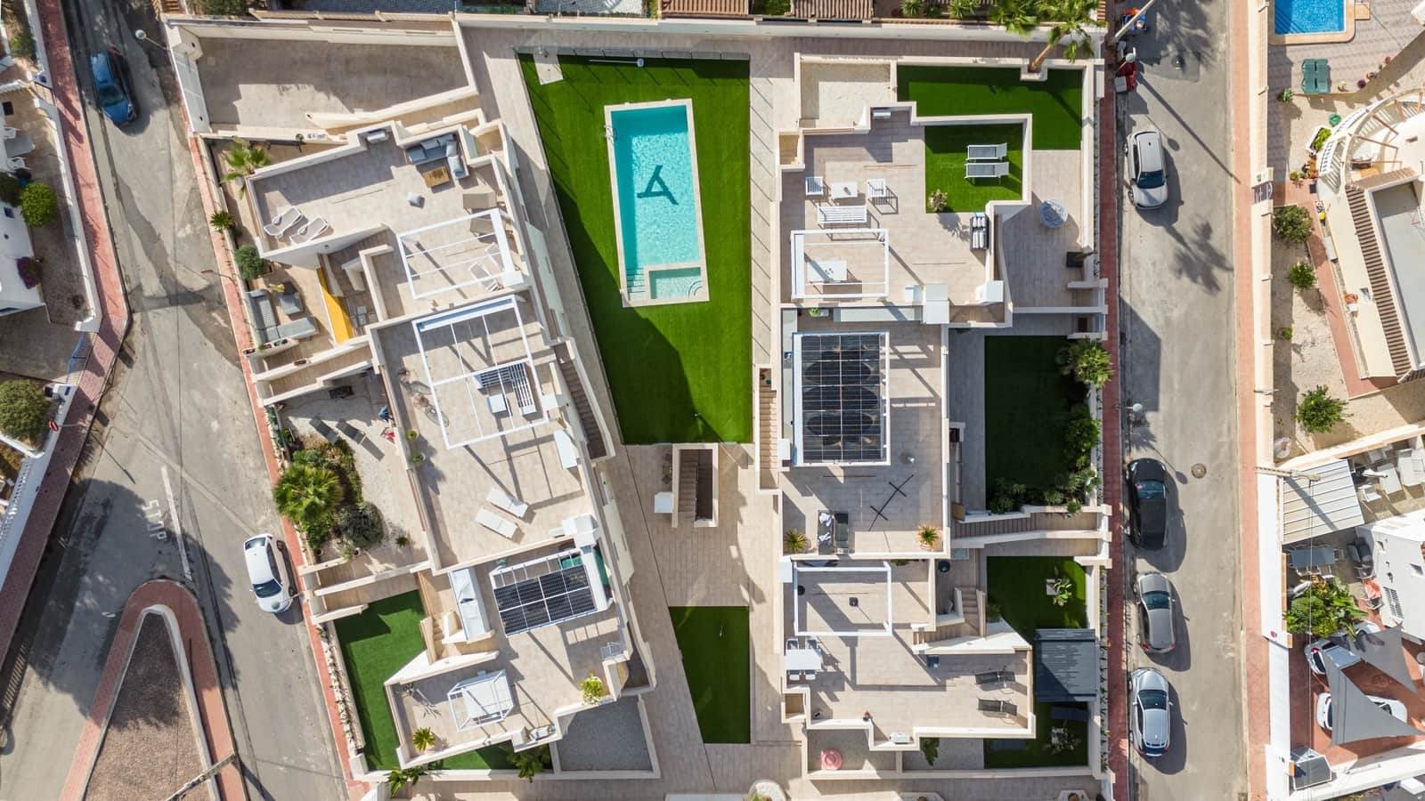 Apartamento de 2 habitaciones en Orihuela Costa en venta con piscina - 299.500 € (Ref: 9308421)