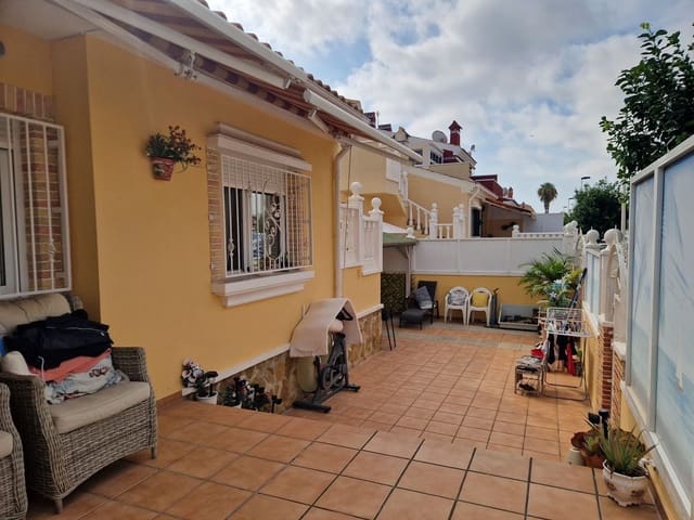 3 chambre Bungalow à vendre à El Chaparral - La Siesta - La Torreta, Torrevieja avec piscine garage - 188 000 € (Ref: 9310759)