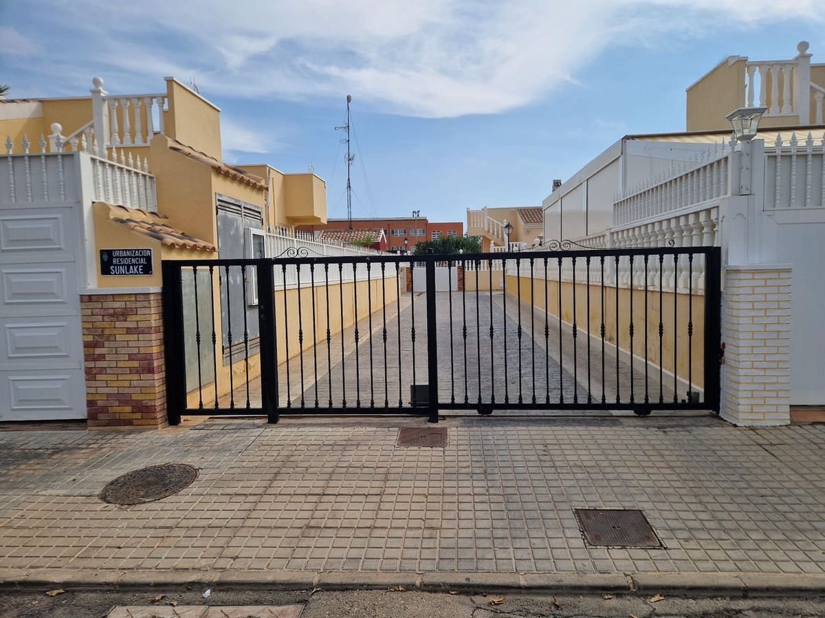 3 chambre Bungalow à vendre à Torrevieja avec piscine garage - 188 000 € (Ref: 9310759)