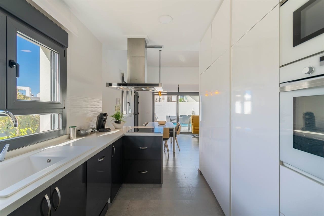 3 bedroom Villa for sale in Benijofar with garage - € 425,000 (Ref: 9312663)