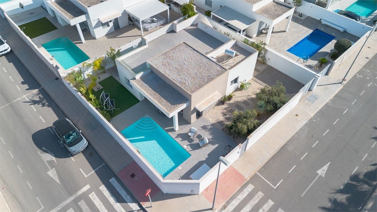 3 bedroom Villa for sale in Benijofar with garage - € 425,000 (Ref: 9312663)