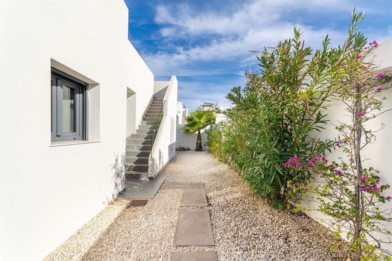 3 bedroom Villa for sale in Benijofar with garage - € 425,000 (Ref: 9312663)