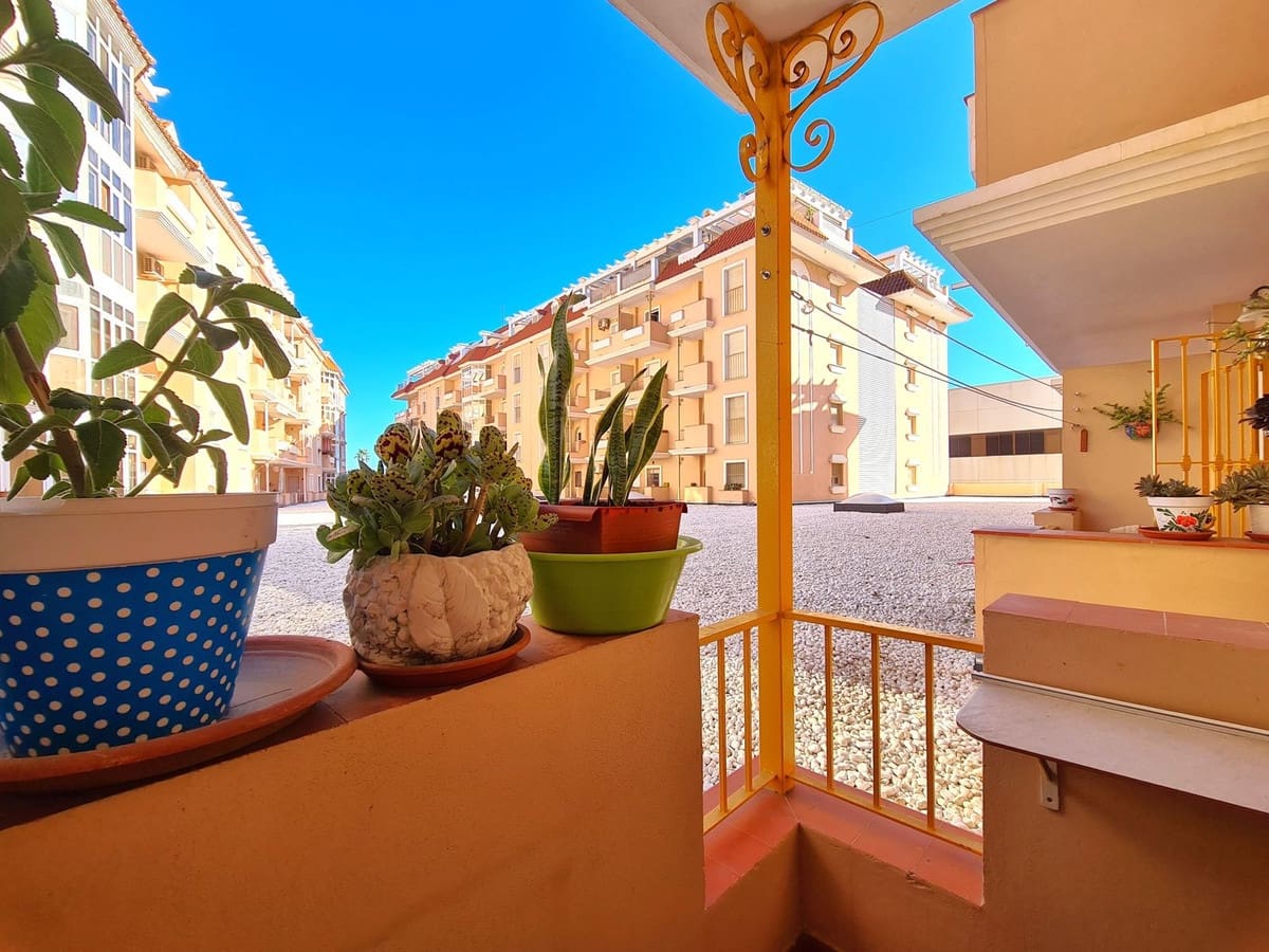 3 makuuhuone Huoneisto myytävänä paikassa San Luis de Sabinillas mukana 
autotalli - 270 000 € (Ref: 9312675)