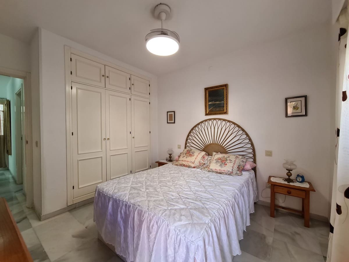 3 quarto Apartamento de Praia para venda em San Luis de Sabinillas com garagem - 265 000 € (Ref: 9312675)