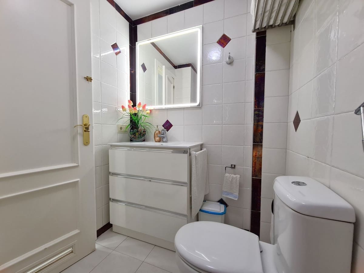 3 quarto Apartamento de Praia para venda em San Luis de Sabinillas com garagem - 265 000 € (Ref: 9312675)