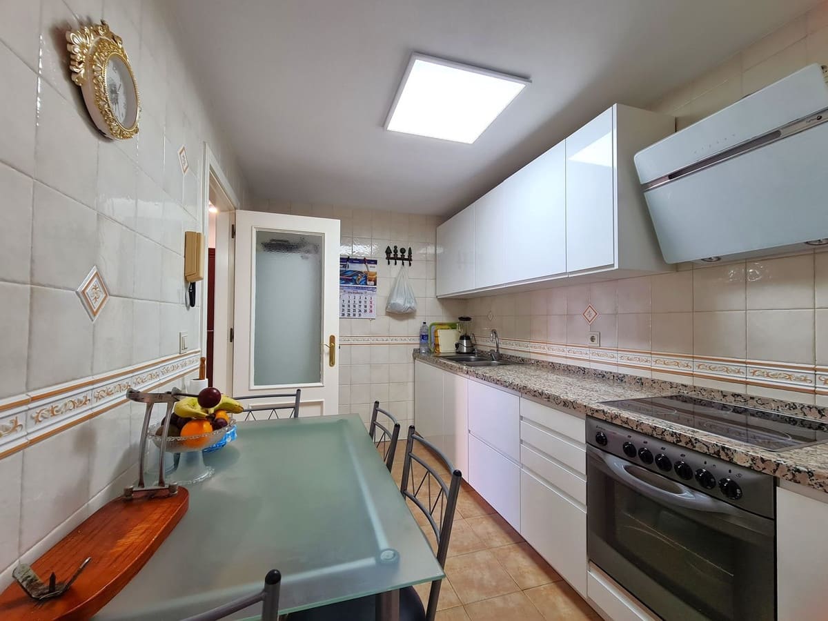 3 quarto Apartamento de Praia para venda em San Luis de Sabinillas com garagem - 265 000 € (Ref: 9312675)